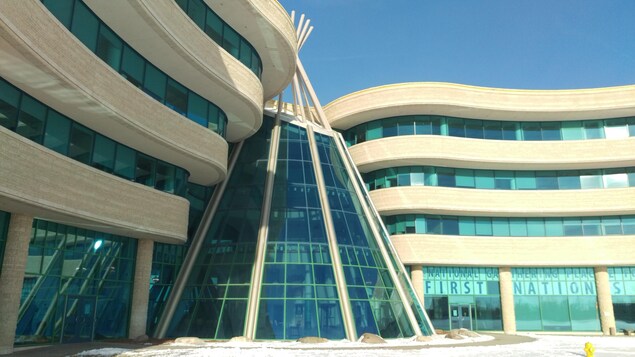 Un tipi commémoratif à l’Université des Premières Nations à Regina Un tipi commémoratif à l’Université des Premières Nations à Regina