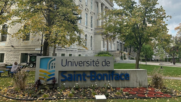 Le devant de l'Université de Saint-Boniface le 15 août 2025.