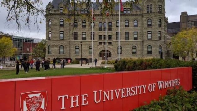 Montée du variant Omicron, l’Université de Winnipeg retourne aux cours en ligne