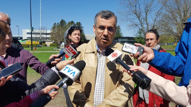 Le président du syndicat qui représente les professeurs de l'UQTR, Ismaïl Biskri, commente la décision du recteur de lever le lock-out. Le président du syndicat qui représente les professeurs de l'UQTR, Ismaïl Biskri, commente la décision du recteur de lever le lock-out.