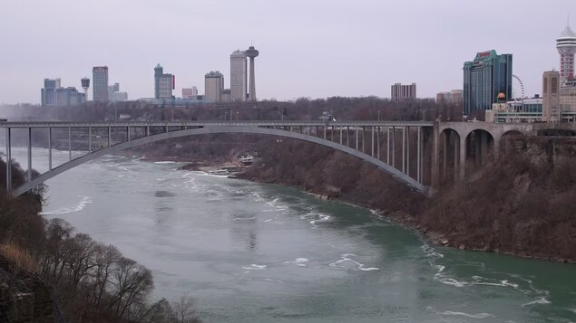 The Rainbow Bridge spans the Niagara River and connects the Canadian side, right, to Niagara Falls, N.Y. (Jeffrey T. Barnes/The Associated Press)