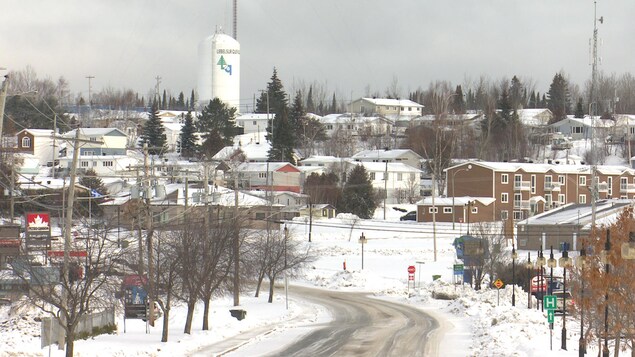 Une vue de la ville en hiver.