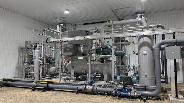 Des installations et tuyaux de la nouvelle usine de purification d'hélium à Stewart Valley. 