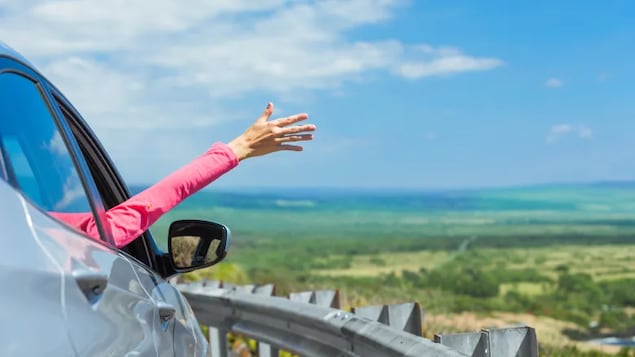 La hausse des prix de l’essence ne freine pas les projets de voyage des Canadiens