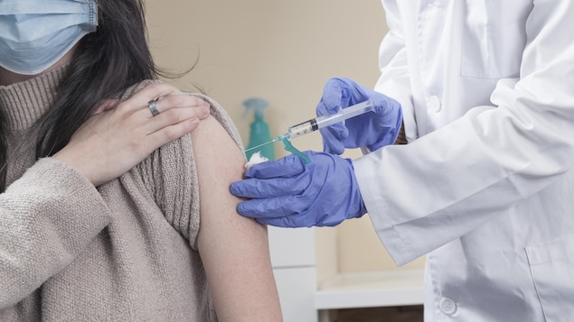 Ceux qui ont eu des réactions allergiques au vaccin peuvent avoir la deuxième dose