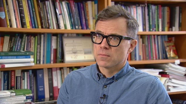 Visage d'un homme avec des lunettes Visage d'un homme avec des lunettes