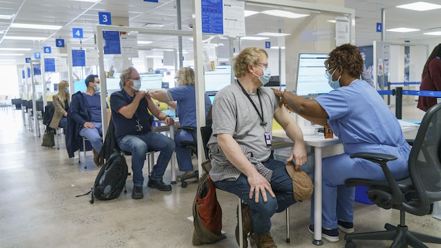 Une clinique de vaccination.