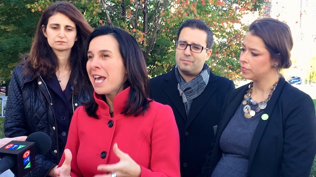 La chef de Projet Montréal, Valérie Plante, entouré de certains de ses candidats, le 12 octobre 2017, dans le Vieux-Montréal. La chef de Projet Montréal, Valérie Plante, entouré de certains de ses candidats, le 12 octobre 2017, dans le Vieux-Montréal.