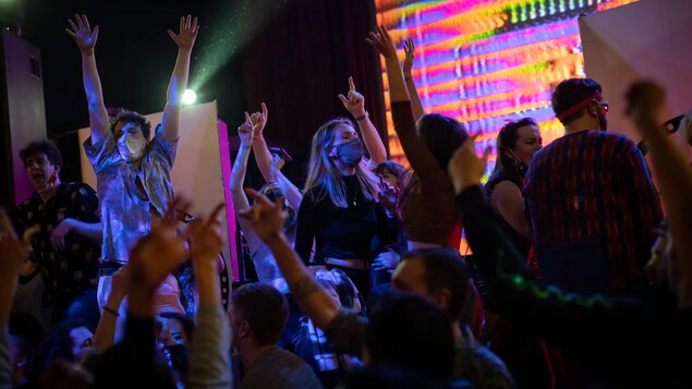 En images : le retour de la danse dans les discothèques de Vancouver