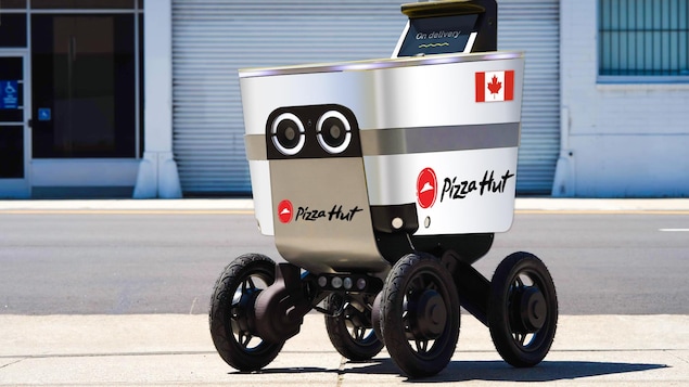 Un des robots de livraison de Pizza Hut à Vancouver. 