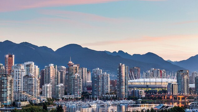 Vue sur le centre-ville de Vancouver au lever du soleil Vue sur le centre-ville de Vancouver au lever du soleil