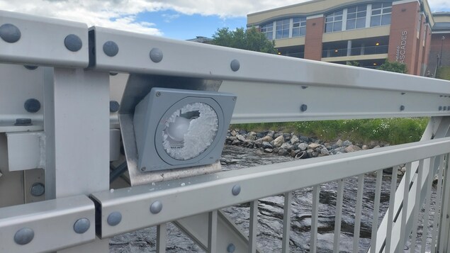 Vandalisme sur la passerelle d’aluminium à Alma