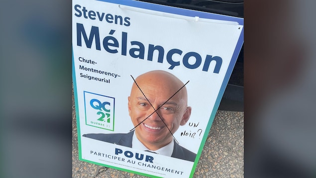 Une affiche de Stevens Melançon vandalisée à cause de sa couleur de peau