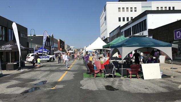 La vente trottoir, une occasion de se faire connaître pour les commerçants