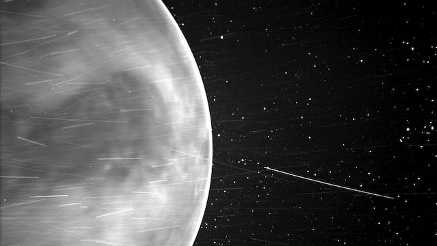 La sonde Parker a détecté une bordure brillante autour de Vénus lors de son passage près de cette planète en juillet 2020.