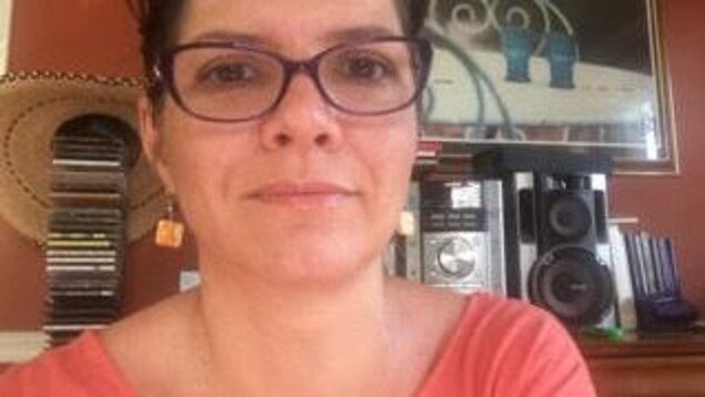 L'ex-Fransaskoise Véronique Eberhart, résidente de Houston se tient aux aguets en raison des pluies torrentielles de la tempête Harvey. L'ex-Fransaskoise Véronique Eberhart, résidente de Houston se tient aux aguets en raison des pluies torrentielles de la tempête Harvey.