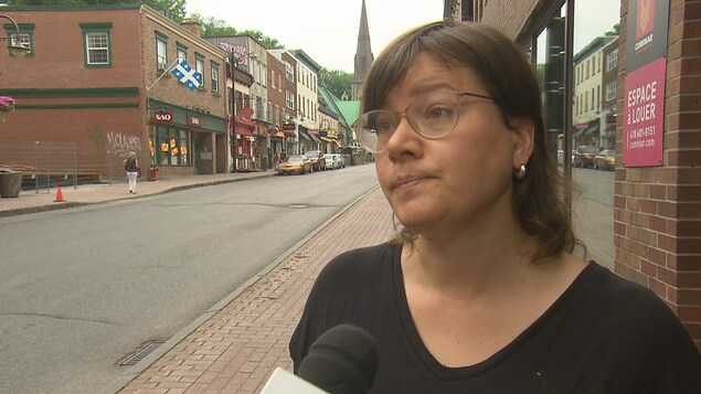 Véronique Laflamme, porte-parole du Front d'action populaire en réaménagement urbain (FRAPRU) lors d'une entrevue. Véronique Laflamme, porte-parole du Front d'action populaire en réaménagement urbain (FRAPRU) lors d'une entrevue.