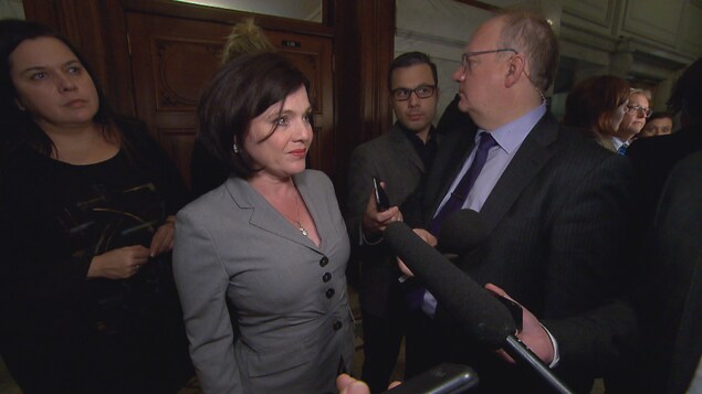 Véronyque Tremblay, ministre déléguée aux Transports, lors d'un point de presse dans un couloir de l'Assemblée nationale Véronyque Tremblay, ministre déléguée aux Transports, lors d'un point de presse dans un couloir de l'Assemblée nationale