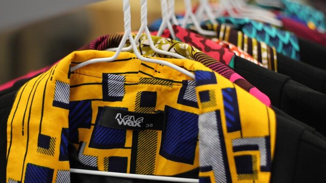 Vestes inspirées de coupe occidentale se déclinent avec du wax