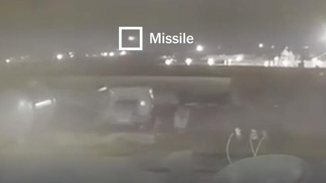 Image montrant les missiles et l'avion en mouvement.