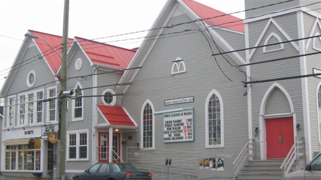 La devanture du Vieux Clocher de Magog