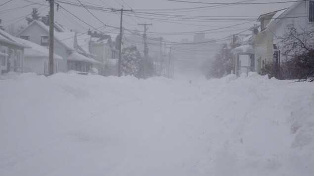 Poudrerie dans une rue. Poudrerie dans une rue.