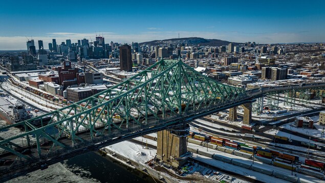 AUBE du 15 août 2021 5h48 (Vue K1)  Pont Jacques Cartier de Sherbrooke et rivière Magog main image 0