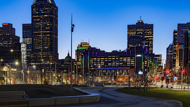 Le centre-ville de Montréal, de nuit.