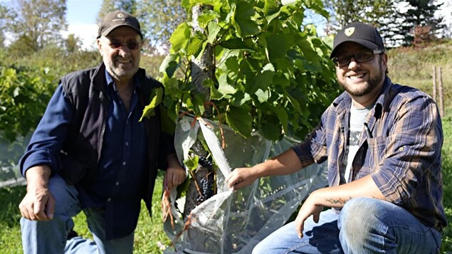 Adam Desbiens (à droite) en compagnie de son père Adam Desbiens (à droite) en compagnie de son père