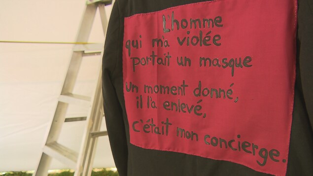 Témoignage d'une femme partagé dans le musée éphémère Témoignage d'une femme partagé dans le musée éphémère