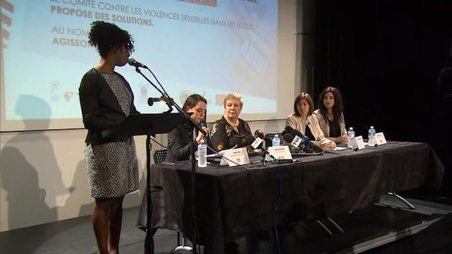 Différents intervenants du Comité contre les violences sexuelles dans les écoles ont organisé une conférence de presse pour sensibiliser la population au problème.