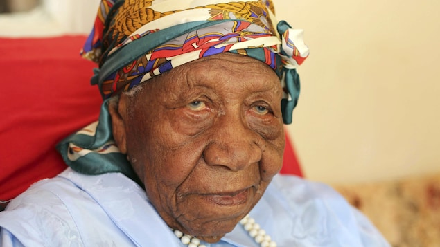 La doyenne de l'humanité, Violet Brown, est âgée de 117 ans. La doyenne de l'humanité, Violet Brown, est âgée de 117 ans.