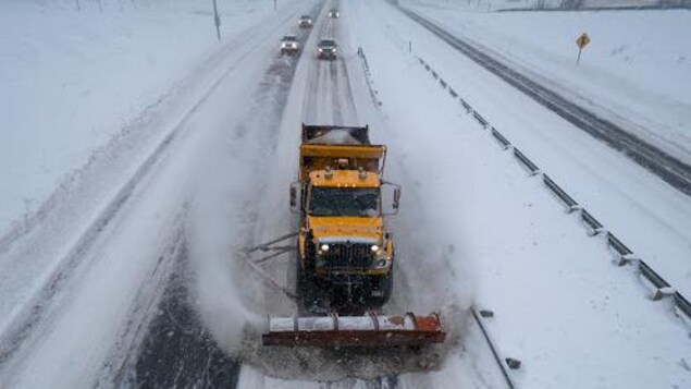 Accidents et sorties de route… la neige complique les déplacements dans la région