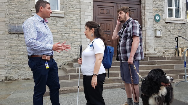 Xavier Chambolle a suivi une formation pour ce type de visite. Sur la photo, il donne des explications aux visiteurs. Xavier Chambolle a suivi une formation pour ce type de visite. Sur la photo, il donne des explications aux visiteurs.