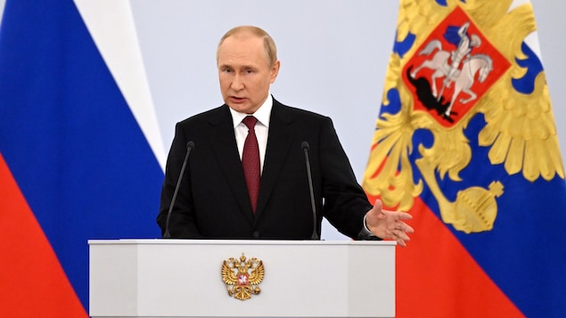 Vladimir Poutine prononce un discours.