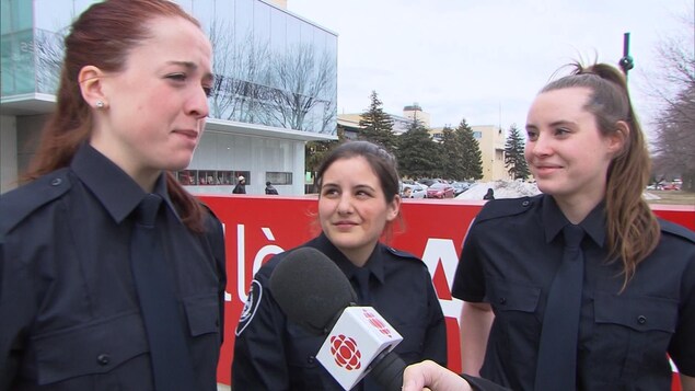 Sondos Lamrhari a l'appui de ses amies du Collège Ahuntsic Sondos Lamrhari a l'appui de ses amies du Collège Ahuntsic