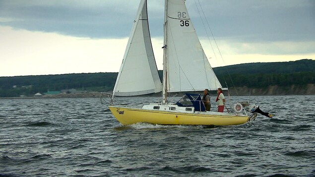 Des plaisanciers sur l'eau à Gaspé. Des plaisanciers sur l'eau à Gaspé.