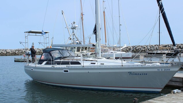 Un voilier à la marina de Rimouski Un voilier à la marina de Rimouski