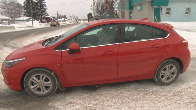 Mme Gobeil au volant de sa voiture Mme Gobeil au volant de sa voiture