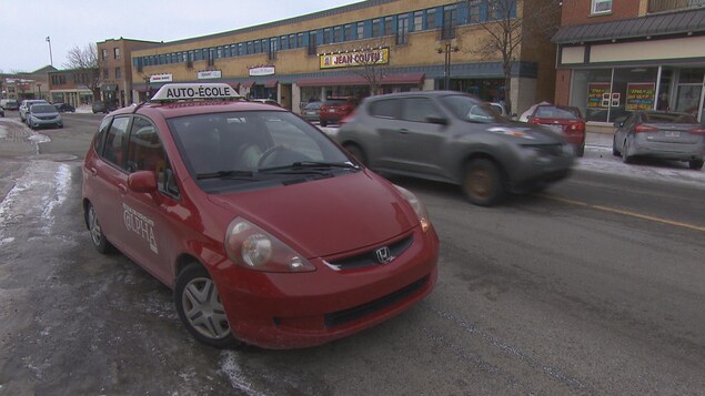 L'apprentissage de la courtoisie au volant commence dans les cours de conduite