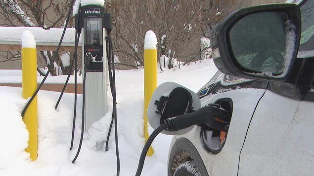 Une voiture électrique.
