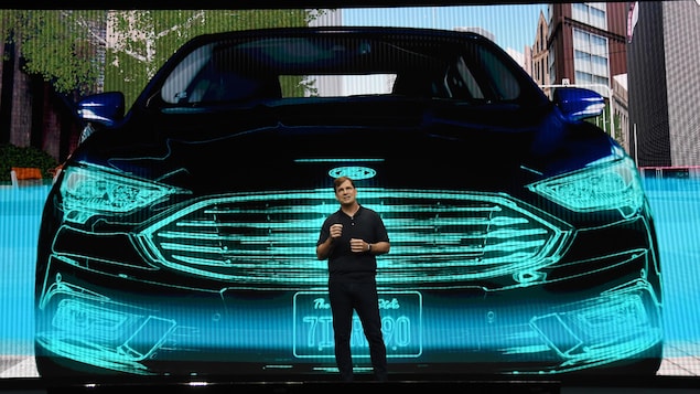 Le vice-président exécutif de Ford, Jim Farley, donne une présentation au sujet des innovations du constructeur automobile lors du CES 2018, à Las Vegas. Le vice-président exécutif de Ford, Jim Farley, donne une présentation au sujet des innovations du constructeur automobile lors du CES 2018, à Las Vegas.