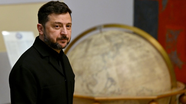 Ukraine : Zelensky rejette des élections, un « tsunami qui fracturerait » le pays