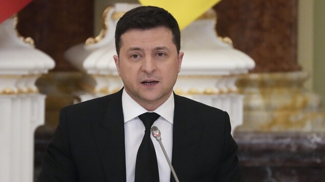 Ukraine : les séparatistes appellent Moscou à l’aide, Zelensky s’adresse aux Russes