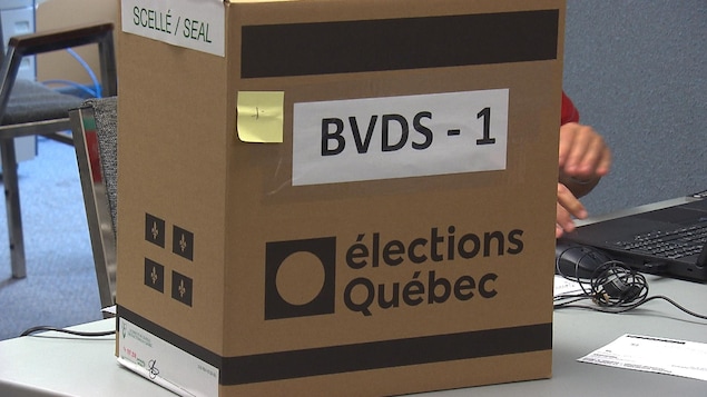 Une boite de scrutin d'Élections Québec