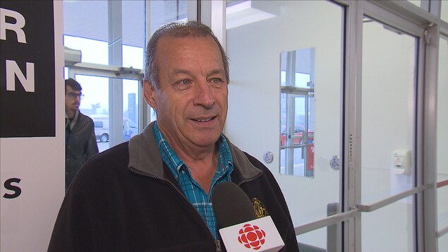 Norman Bernier accorde une entrevue à Radio-Canada. Norman Bernier accorde une entrevue à Radio-Canada.