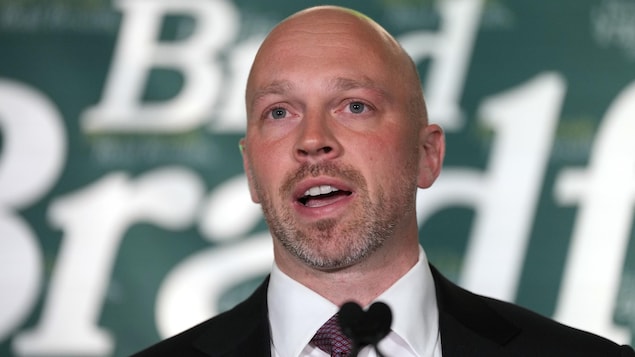 Brad Bradford, candidat à la mairie de Toronto, prononce son discours de concession.