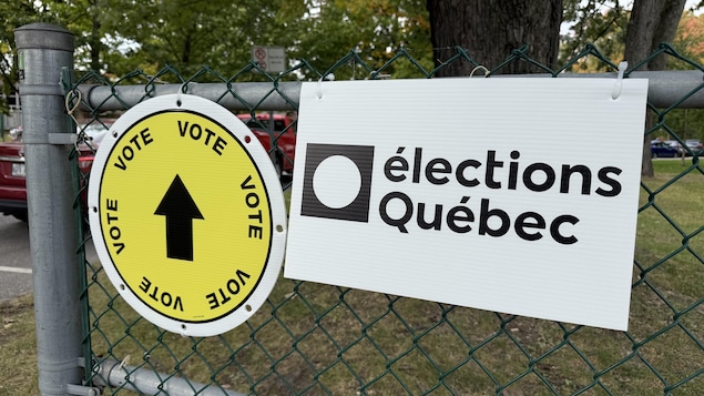 Une affiche d'Élections Québec.