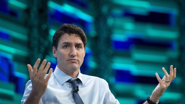 Justin Trudeau s'adresse à son auditoire.
