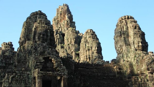 Le Bayon, au Cambodge, est surnommé le temple des visages. Le Bayon, au Cambodge, est surnommé le temple des visages.